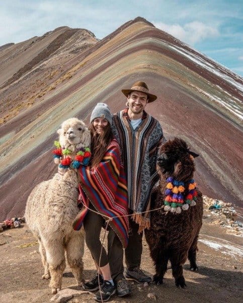 Pareja en la Montaña de colores Vinicuanca - Machu Picchu Wonderful Travels